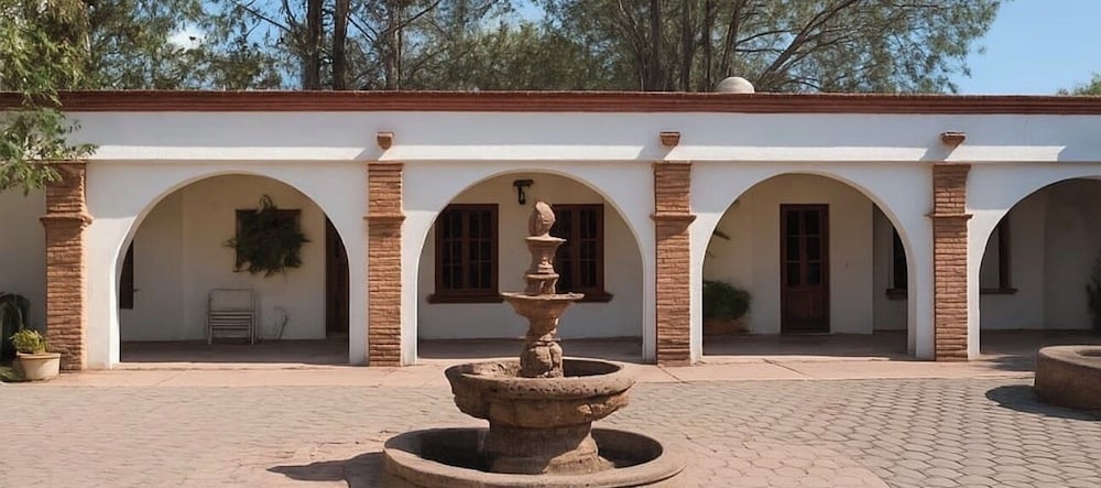 Hacienda 21 - carbon neutral hotel in La Canada