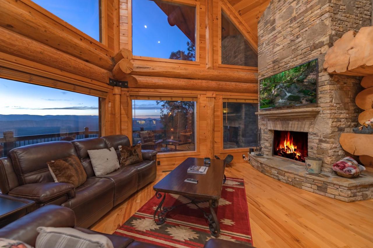 Saddle Lodge Canadian Log Cabin North GA — 4-Star Luxury Hotel in Blue Ridge, United States