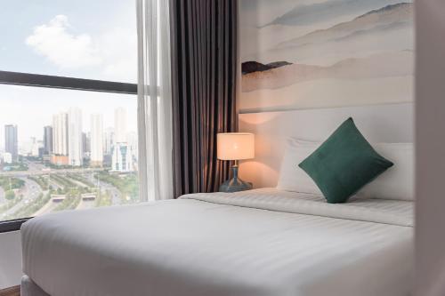 Highend 2 Bedroom Apartment With Pools Gyms And Tennis Courts In City Centre — 4-Star Luxury Hotel in Hanoi, Vietnam