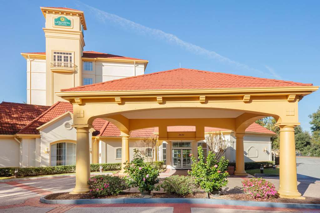 La Quinta Inn & Suites by Wyndham Ocala - photo 2