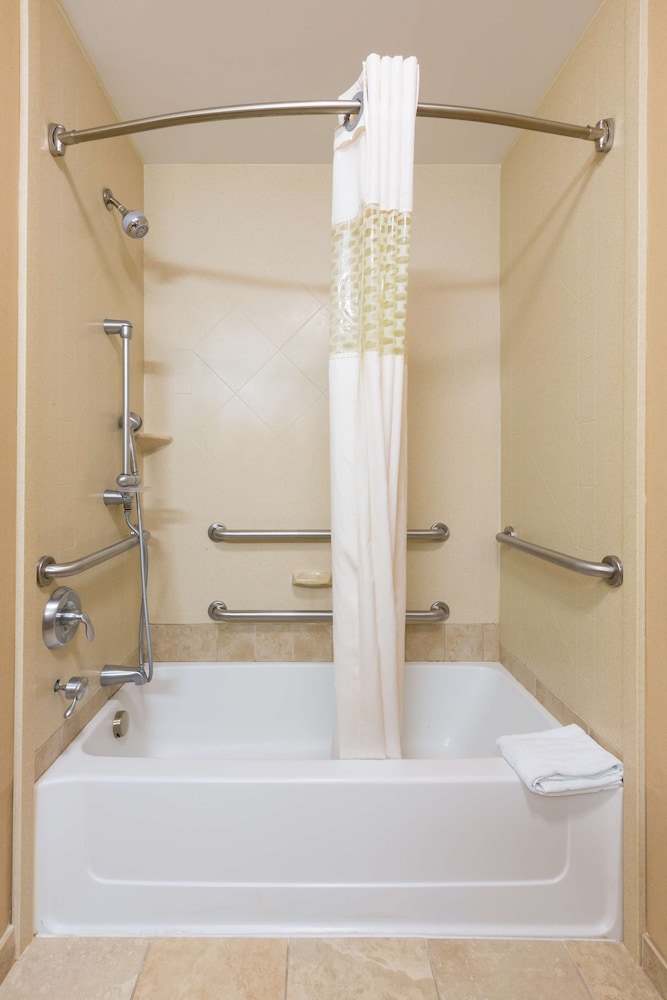 Hampton Inn Goshen - photo 20