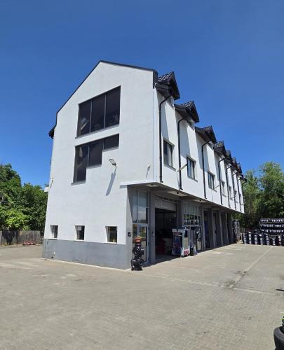 Autohof Rekado — hotel in Targu Frumos