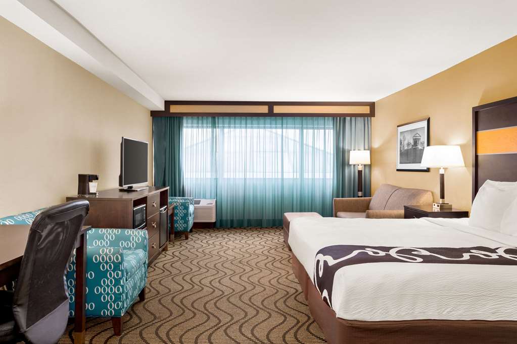 La Quinta Inn & Suites by Wyndham Richmond Midlothian - photo 16