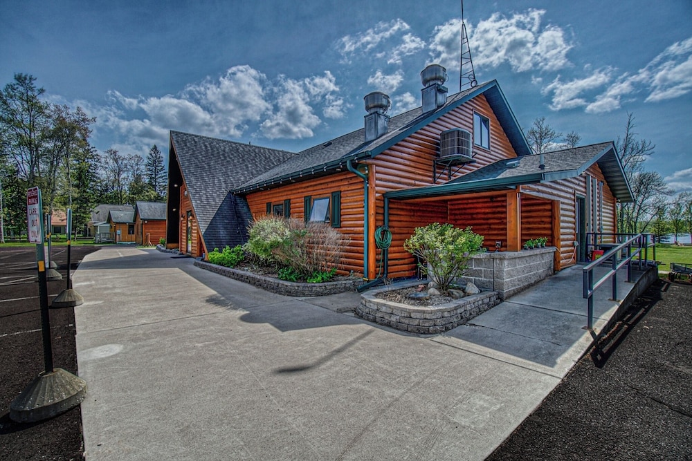 Lena's Northern Pines Resort - photo 77