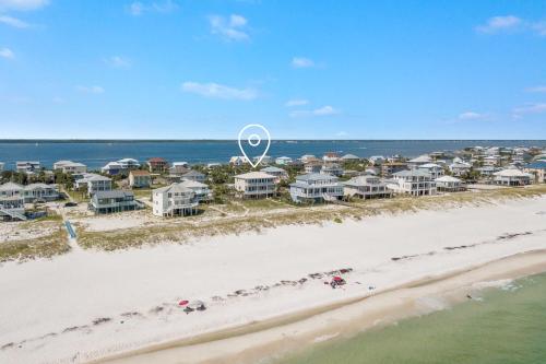 NEW Gulf Front with Game Room Family Friendly in Gulf Breeze, United States