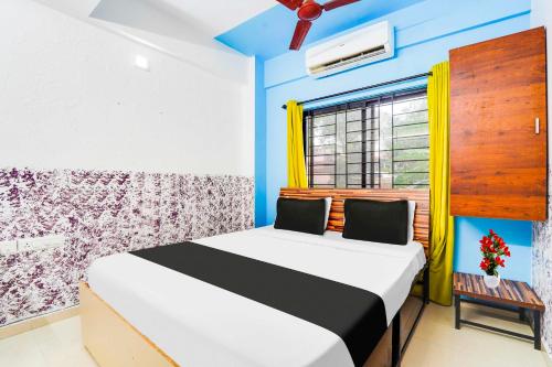 Collection O Kochi Mary Varkeys Park — Elur