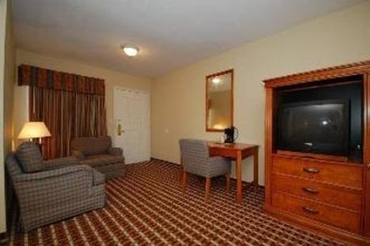 Motorsports Inn and Suites - photo 5