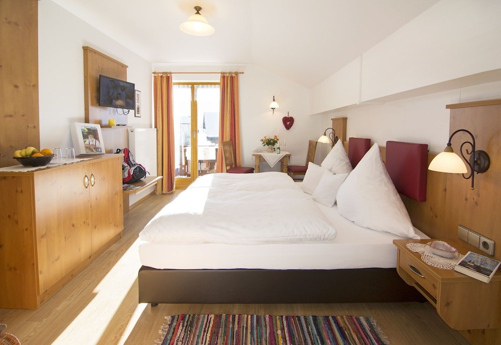 Haus Christl Reit im Winkl Kostenloser Parkplatz Spülmaschine 5 Minuten zum Ortszentrum ruhige Lage Wlan — 4-Star Luxury Hotel in Reit Im Winkl, Germany