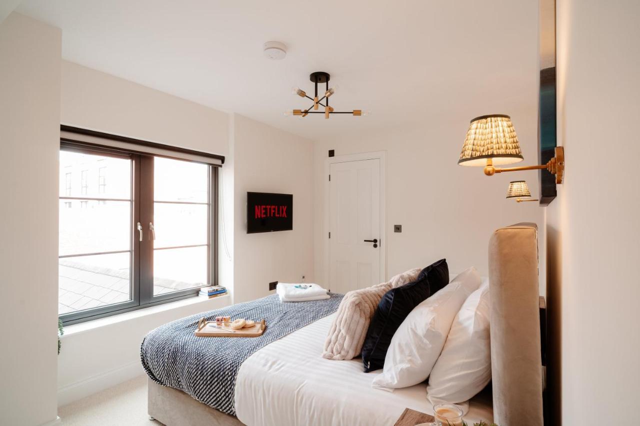 Spacious City Pad Parking WiFi Family Contractors — 4-Star Luxury Hotel in Birmingham, United Kingdom