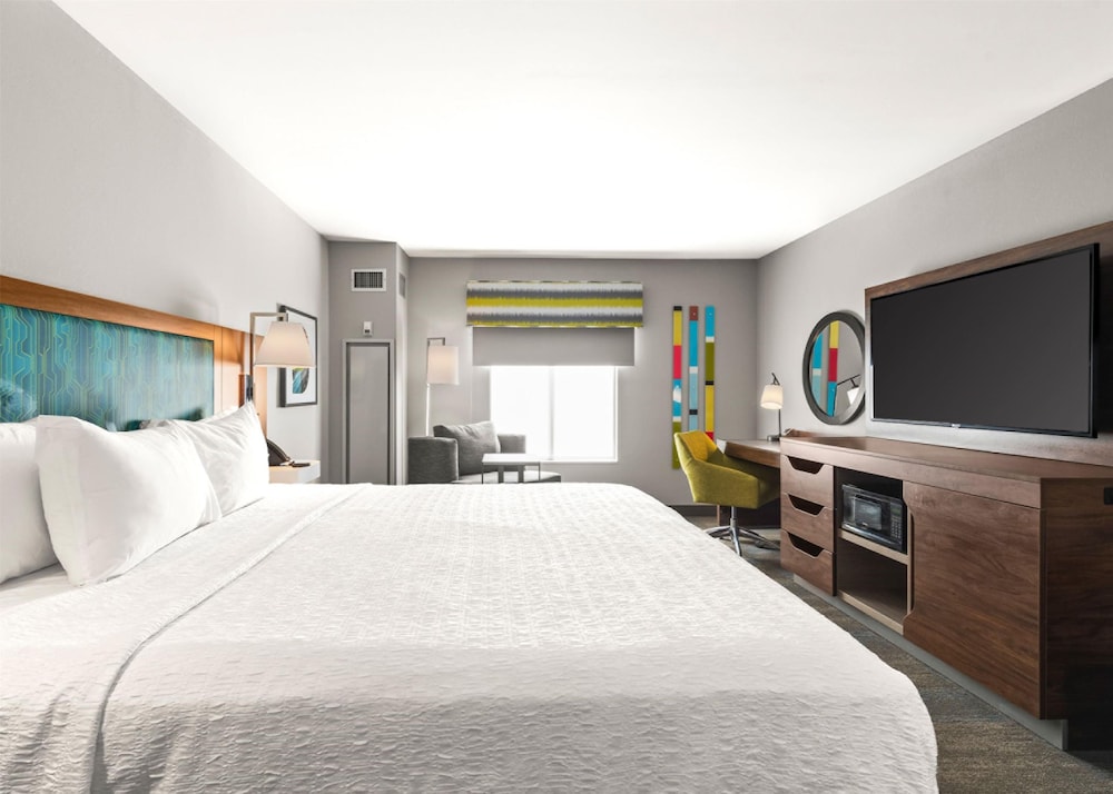 Hampton Inn Columbus North - photo 18