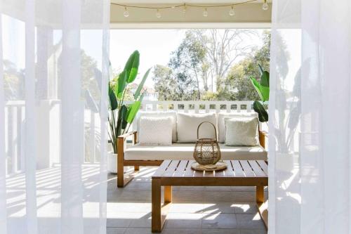 Bright & cosy 2 bed 2 bath apartment with pool — 4-Star Luxury Hotel in Tweed Heads, Australia