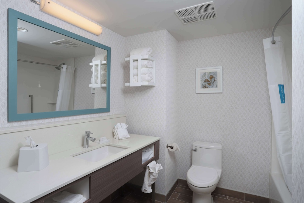Hampton Inn & Suites Manistee Waterfront - photo 17