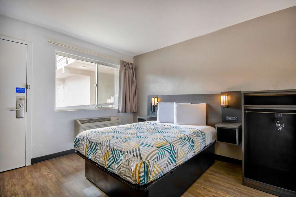 Motel 6 Albuquerque NM Midtown - photo 9