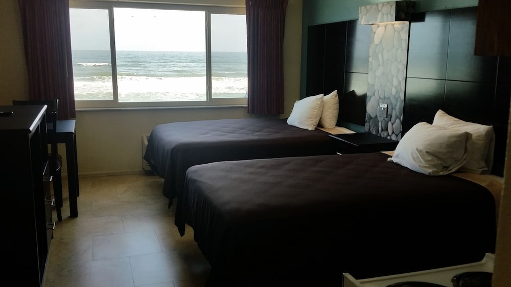 Driftwood Beach Motel - photo 9
