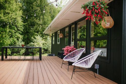 Bay Point Hideaway in the Woods in Beulah, United States