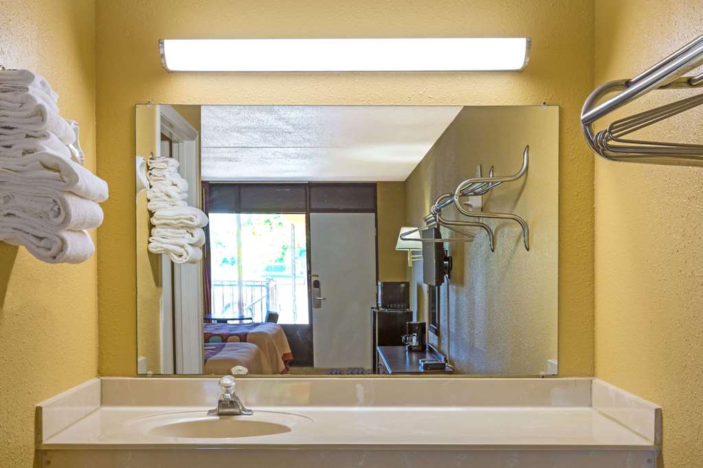 Super 8 by Wyndham Jessup Baltimore Area - photo 8
