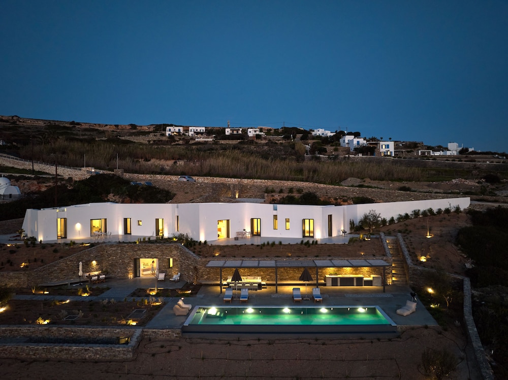 Olithos Villas — 4-Star Luxury Hotel in Paros, Greece
