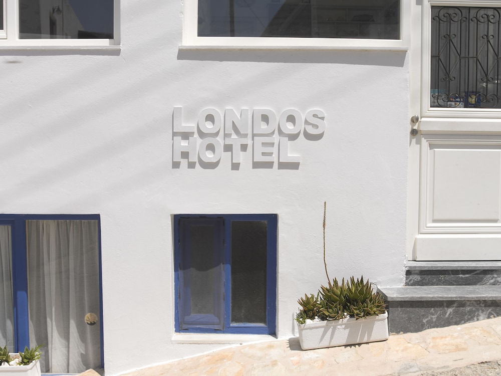 Londos - carbon neutral hotel in Paros
