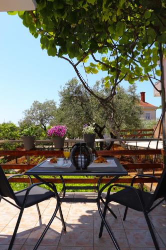 Apartment with terrace garden and free parking — Krk — photo 3