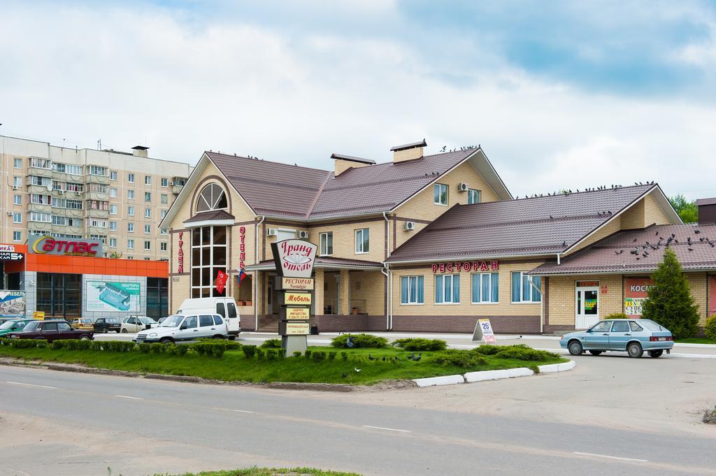 Grand Hotel — hotel in Pavlovsk