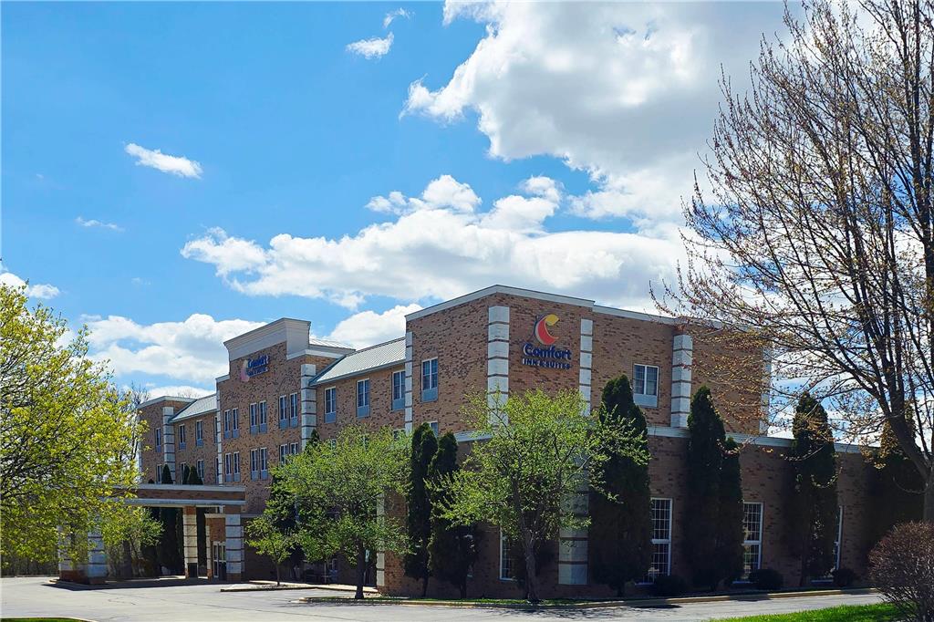 Comfort Inn & Suites Grafton Cedarburg — hotel in Grafton