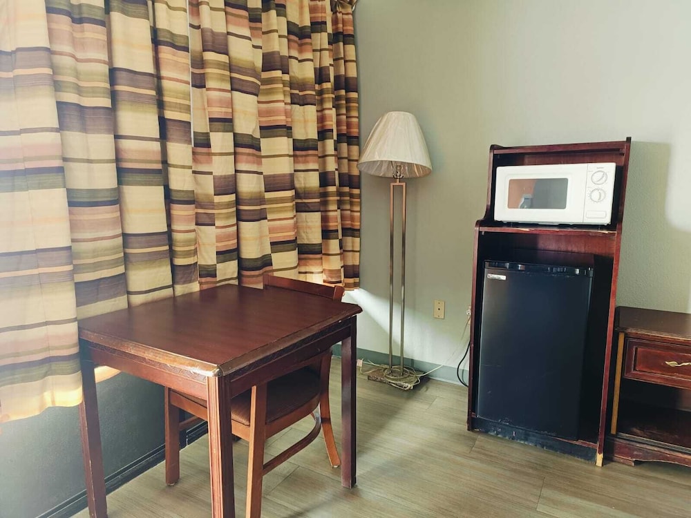 Lawton Hotel - photo 17