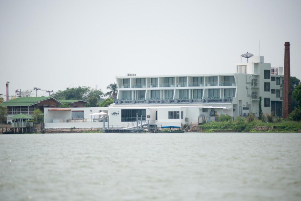 River View Pathum Hotel and Residence — 4-Star Luxury Hotel in Pathum Thani, Thailand