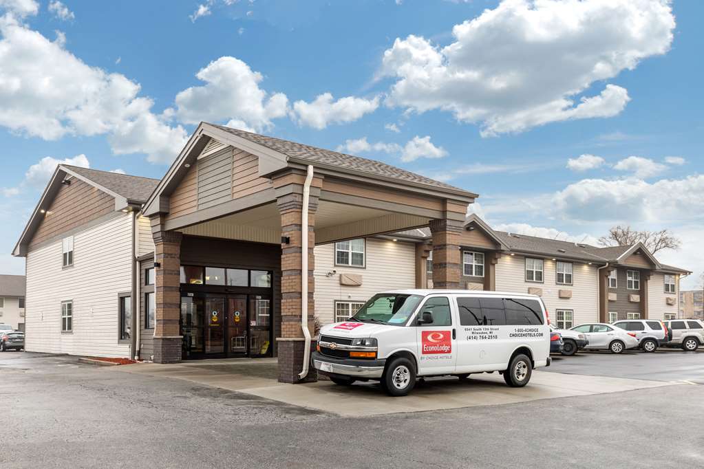Econo Lodge Milwaukee Airport in Milwaukee, United States
