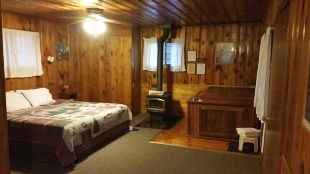 Hidden Rest Cabins & Resort - photo 2