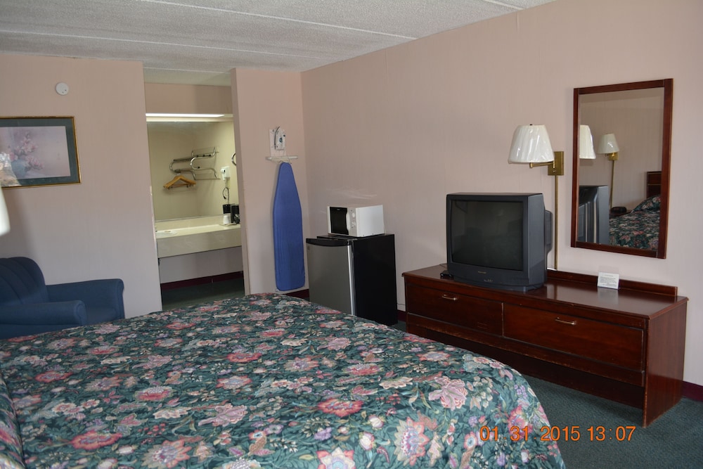 Camilla Inn & Suites - photo 3