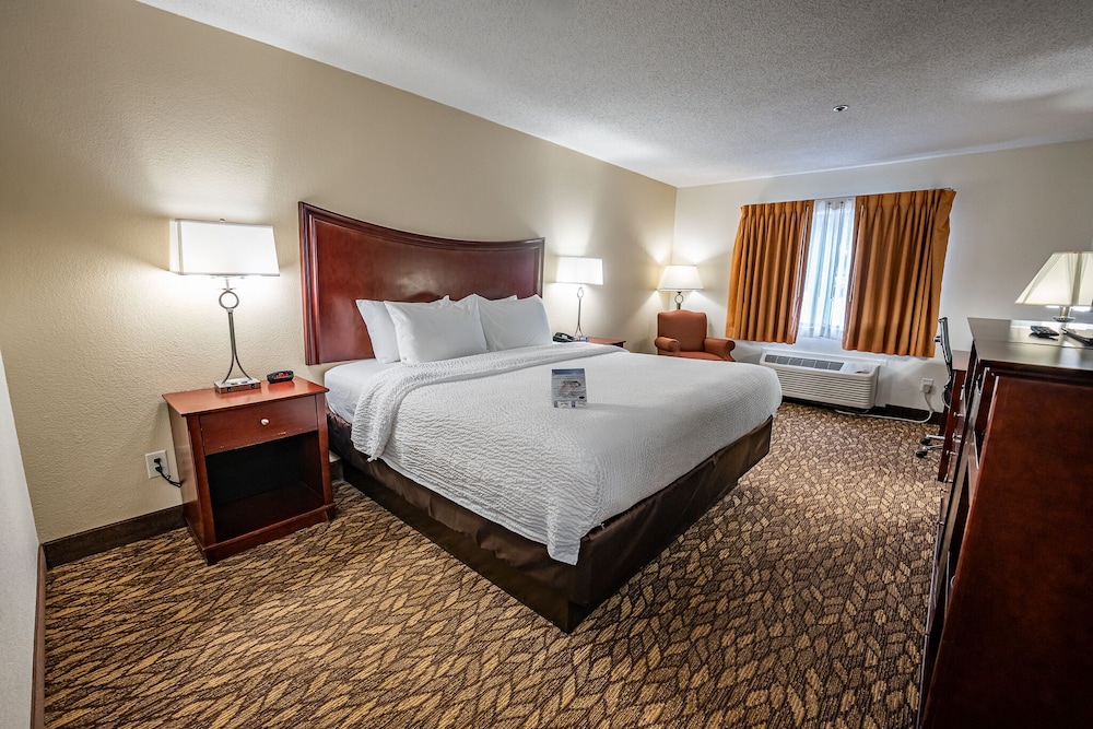 Christopher Inn and Suites - photo 28