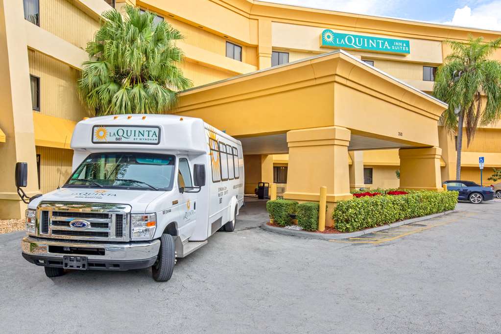 La Quinta Inn & Suites by Wyndham Miami Airport East - photo 64