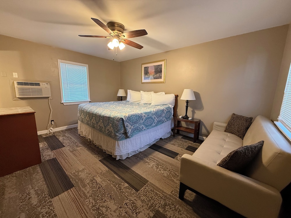 Lighthouse Inn in Storm Lake, United States