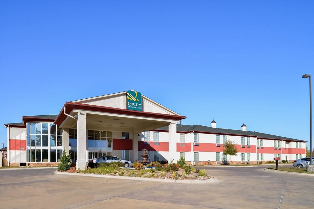 Express Inn & Suites - photo 35