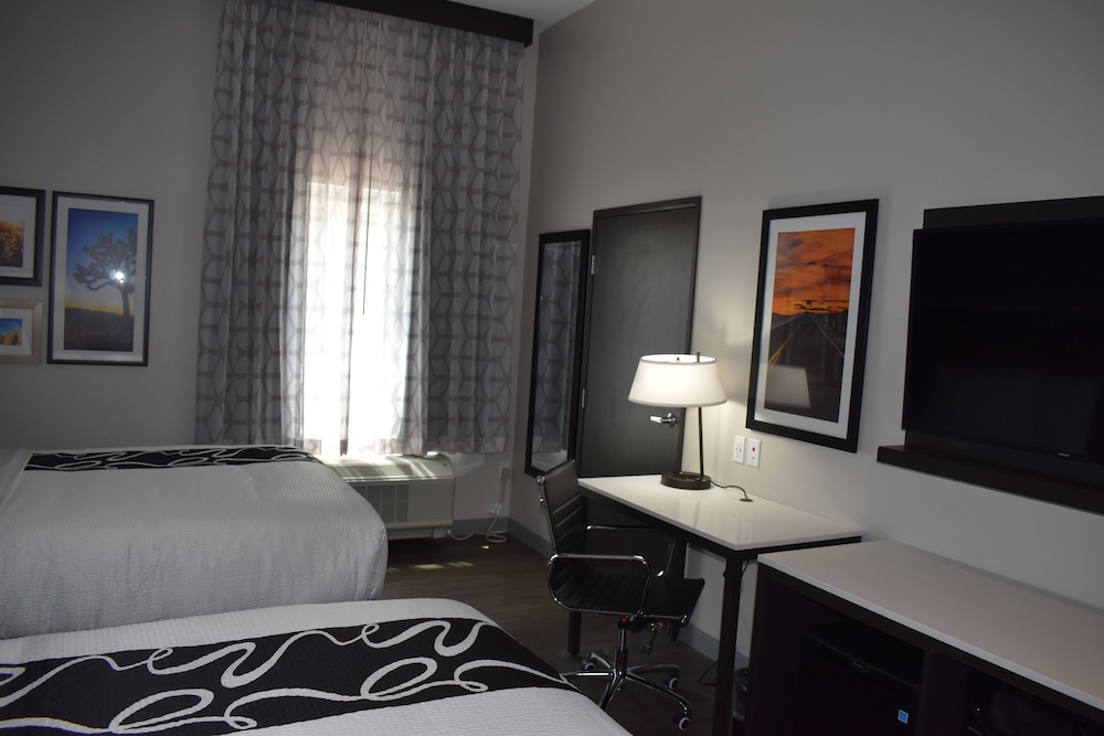 La Quinta Inn & Suites by Wyndham San Bernardino - photo 12