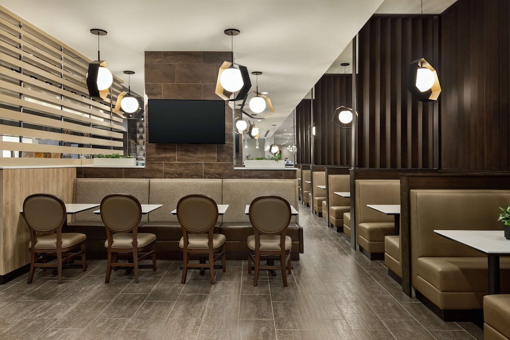 Embassy Suites by Hilton Round Rock - photo 28