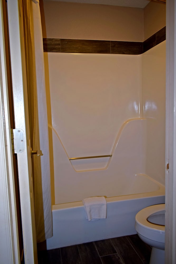 Super 8 by Wyndham Fort Chiswell Wytheville Area - photo 34