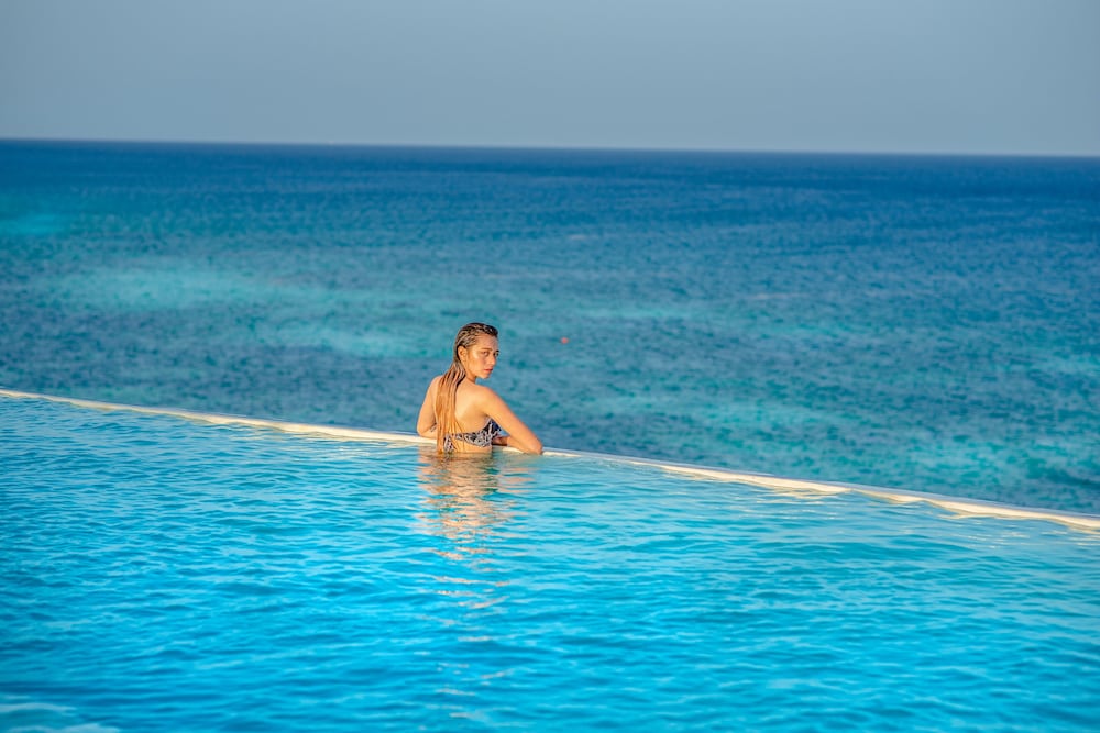 Infinity pool