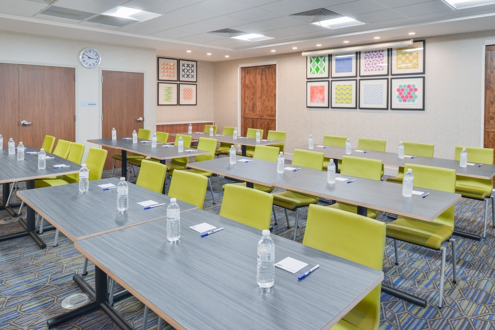 Holiday Inn Express & Suites Chadron by IHG - photo 38