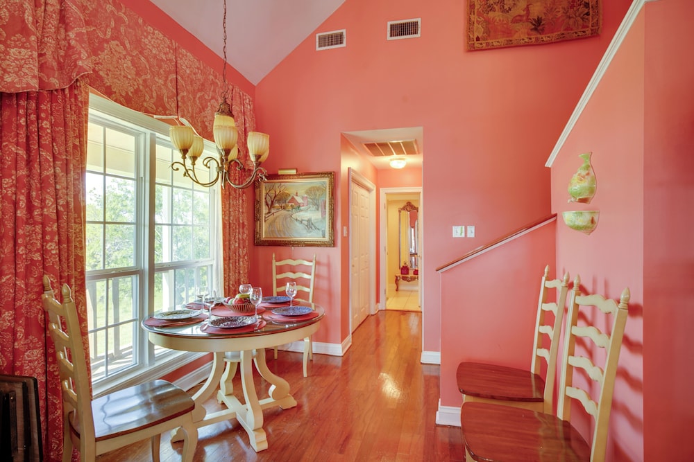 Exquisite Lake Charles Gem Waterfront Views in Lake Charles, United States