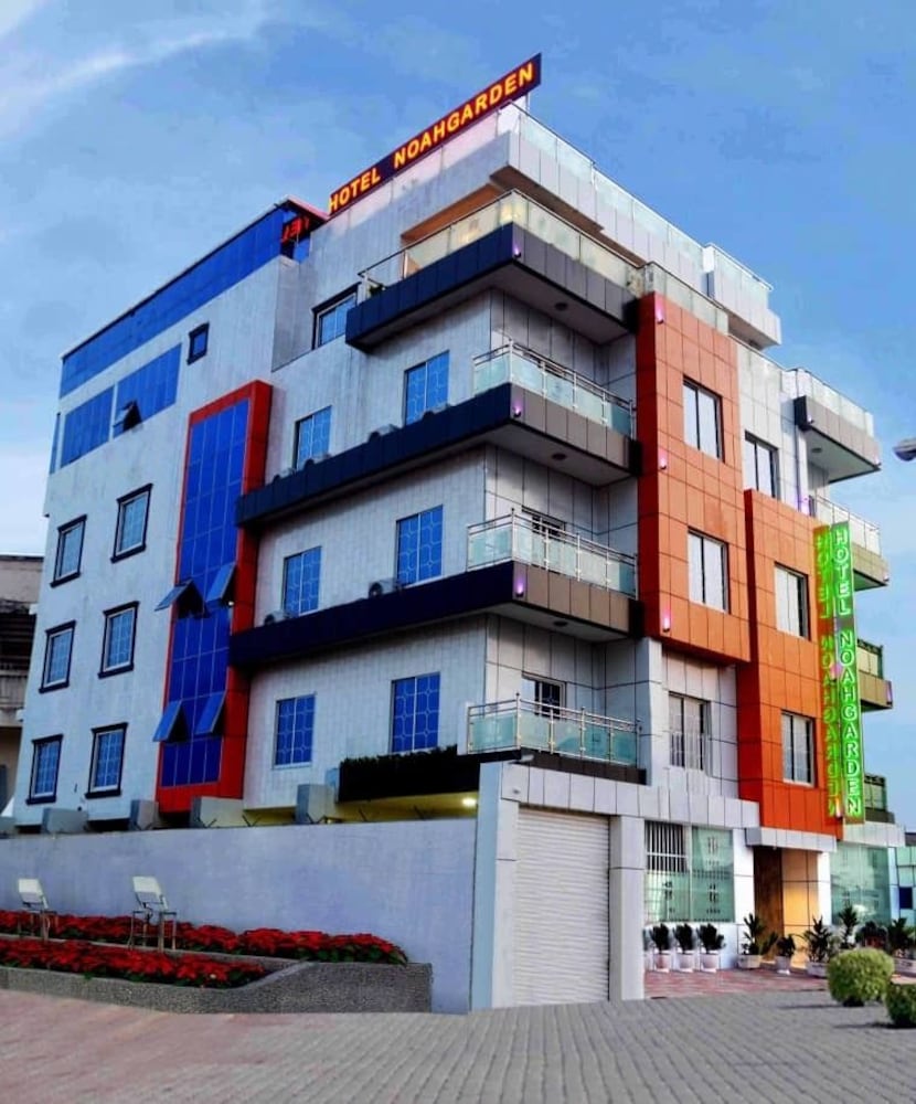 Noahgarden - carbon neutral hotel in Cotonou