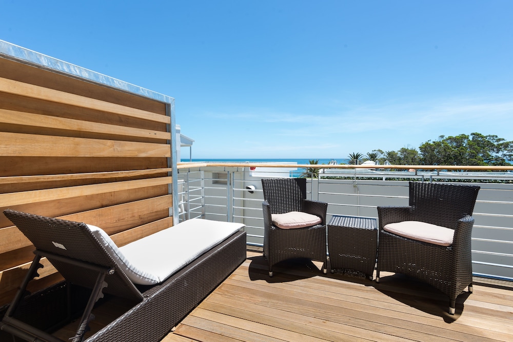 Caprice Court 6 — 4-Star Luxury Hotel in Cape Town, South Africa