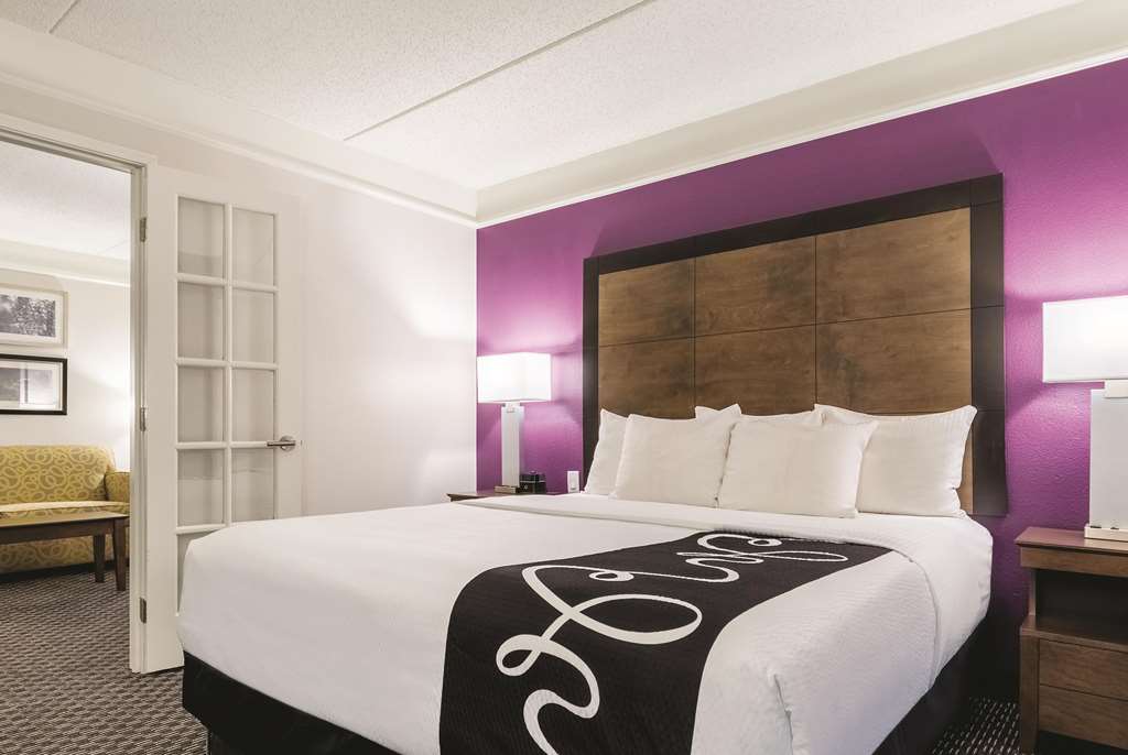 La Quinta Inn & Suites by Wyndham Alexandria Airport - photo 27