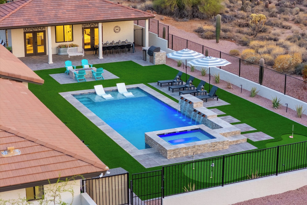Game Room Luxury Group Getaway In Fountain Hills — Fountain Hills