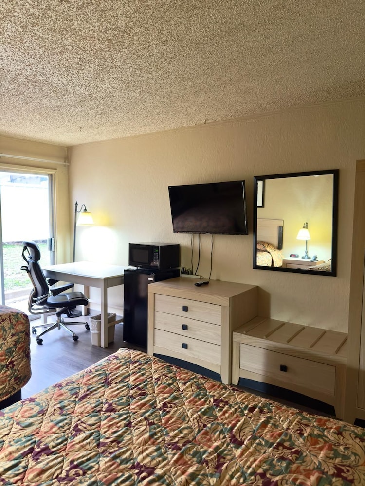 American Inn & RV Park - photo 3