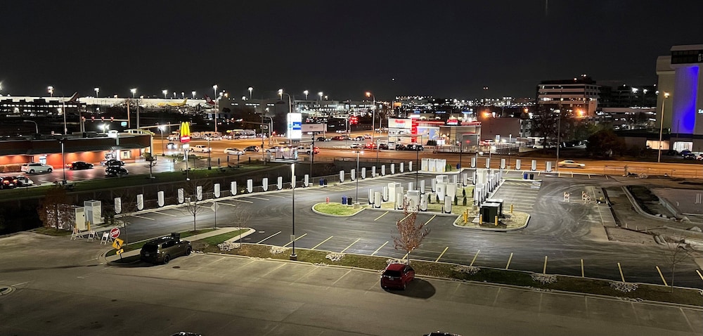 Holiday Inn Express & Suites Chicago O'Hare Airport by IHG - photo 48