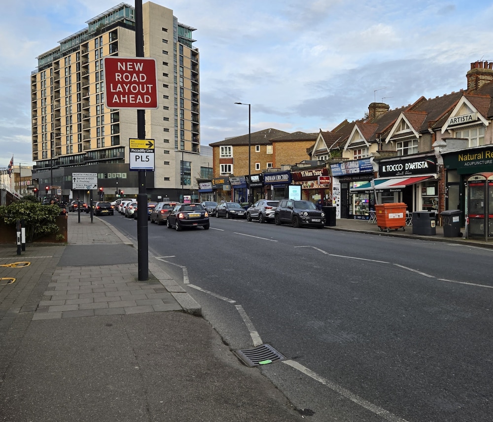 Finchley Perfect 1 Bed Work & Leisure — 4-Star Luxury Hotel in London, United Kingdom