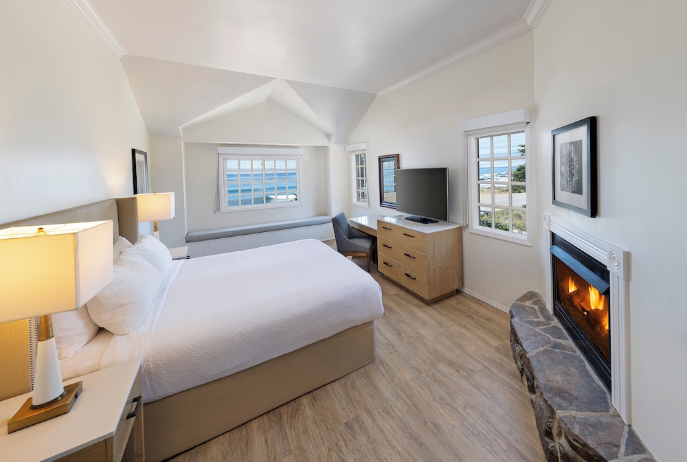 Pelican Inn & Suites - photo 8