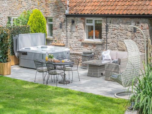 The Cottage At West Brinsea Farm — 5-Star Luxury Hotel in Churchill, United Kingdom
