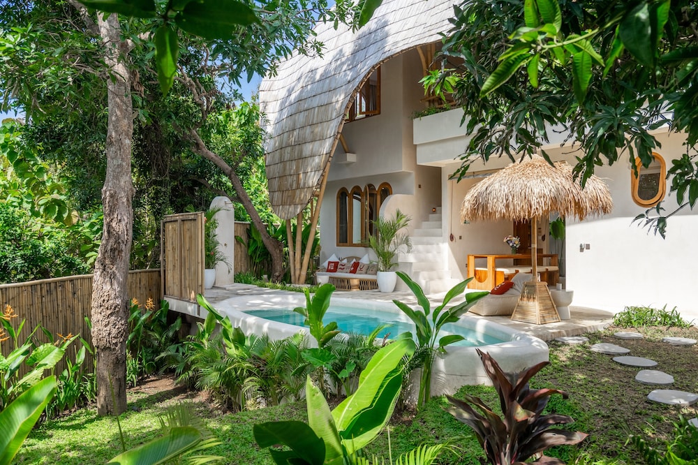 Totem Bali Surf and Yoga in Jimbaran, Indonesia